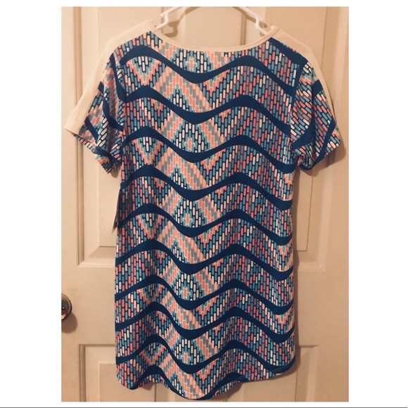 NEW LuLaRoe Size S Multi Color Print โClassic Tโ - Picture 2 of 5